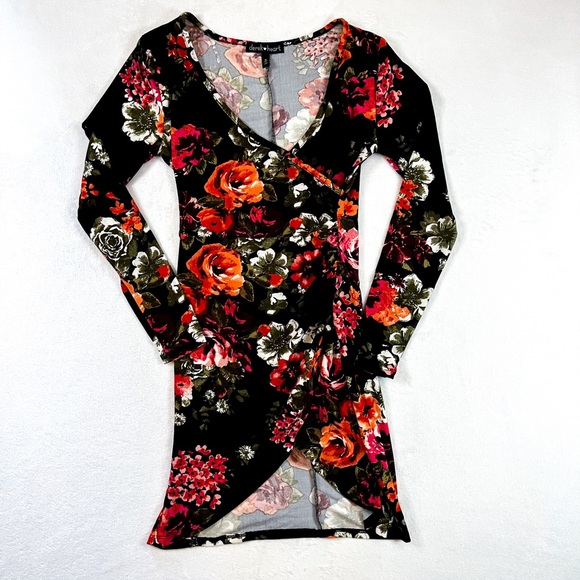 Derek Heart Dresses & Skirts - Derek Heart Sz Small Black Floral Long Sleeve Ruched Fitted Bodycon Dress.